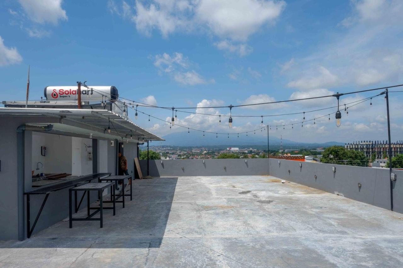 RedDoorz Plus near Patung Kuda Undip Jatingaleh Bagian luar foto