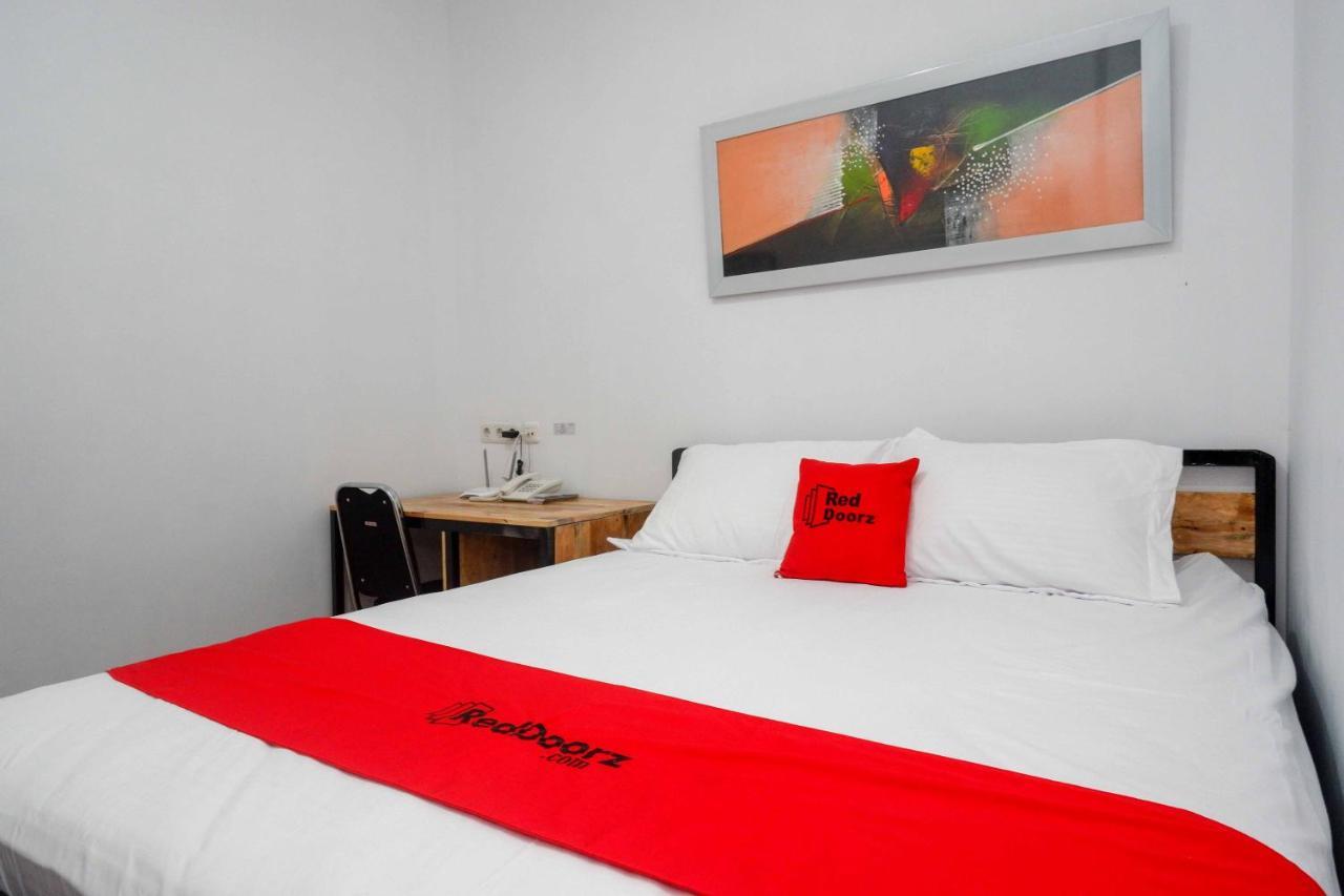 RedDoorz Plus near Patung Kuda Undip Jatingaleh Bagian luar foto