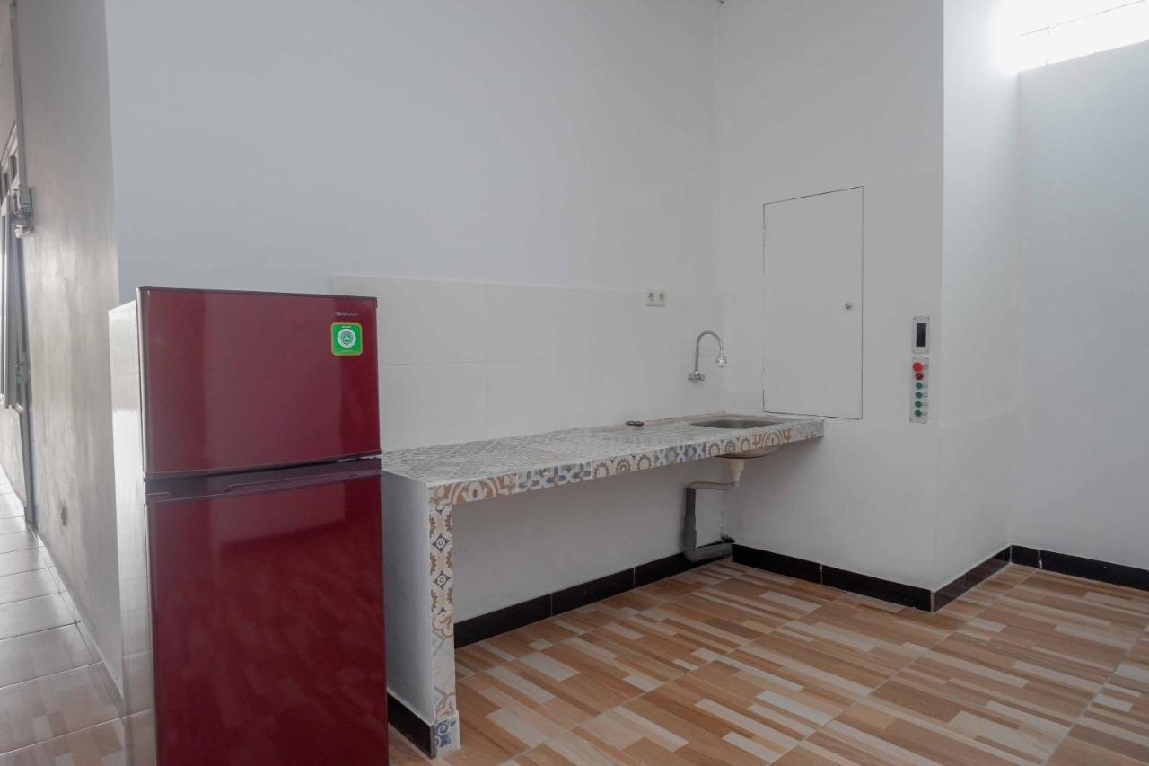RedDoorz Plus near Patung Kuda Undip Jatingaleh Bagian luar foto