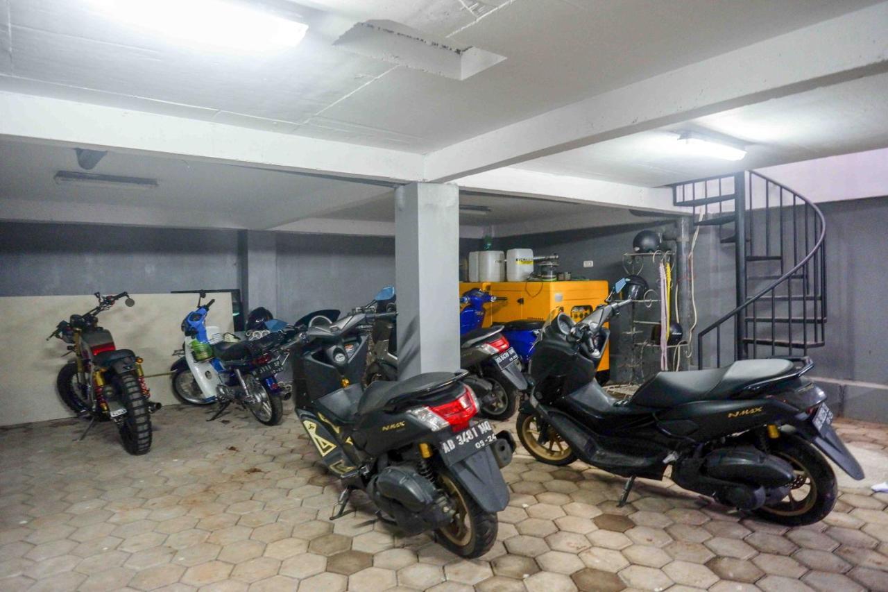 RedDoorz Plus near Patung Kuda Undip Jatingaleh Bagian luar foto