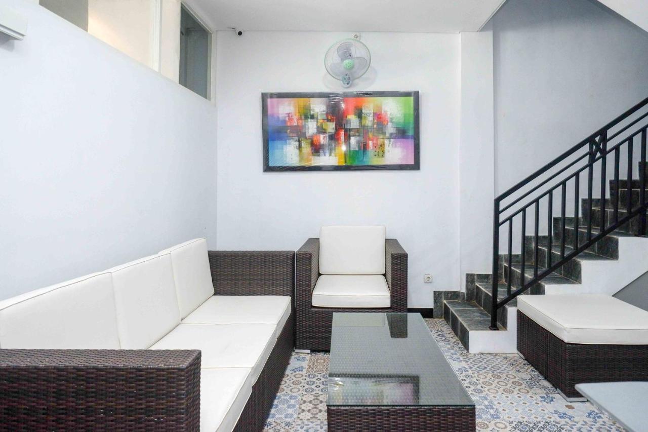 RedDoorz Plus near Patung Kuda Undip Jatingaleh Bagian luar foto