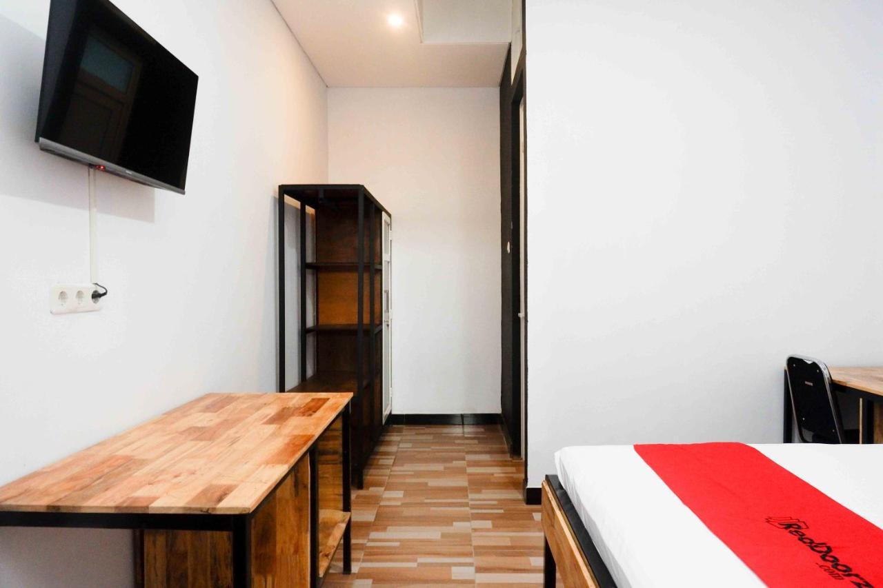 RedDoorz Plus near Patung Kuda Undip Jatingaleh Bagian luar foto