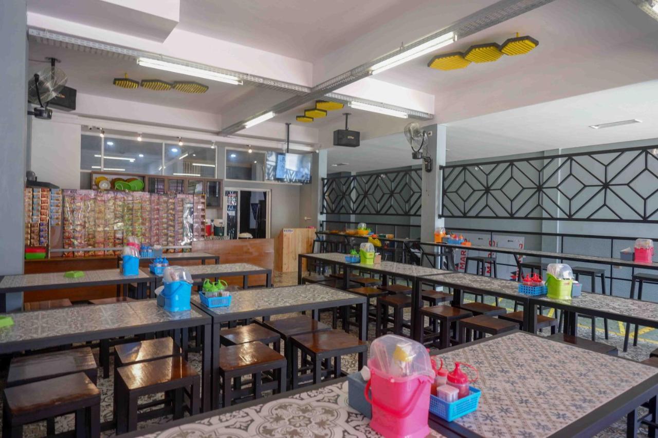RedDoorz Plus near Patung Kuda Undip Jatingaleh Bagian luar foto