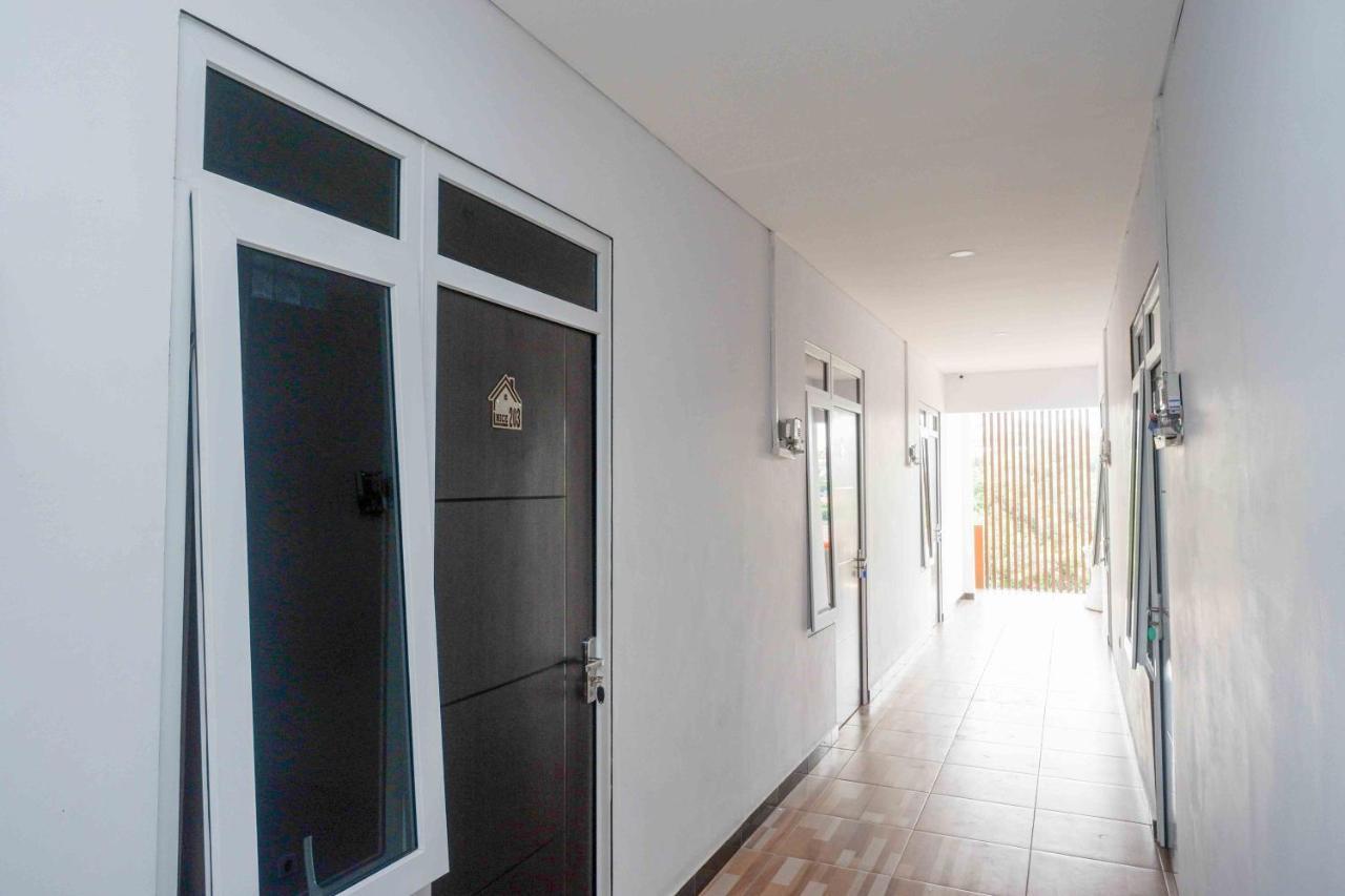 RedDoorz Plus near Patung Kuda Undip Jatingaleh Bagian luar foto