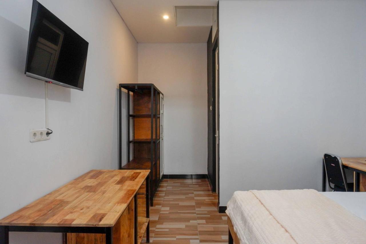 RedDoorz Plus near Patung Kuda Undip Jatingaleh Bagian luar foto