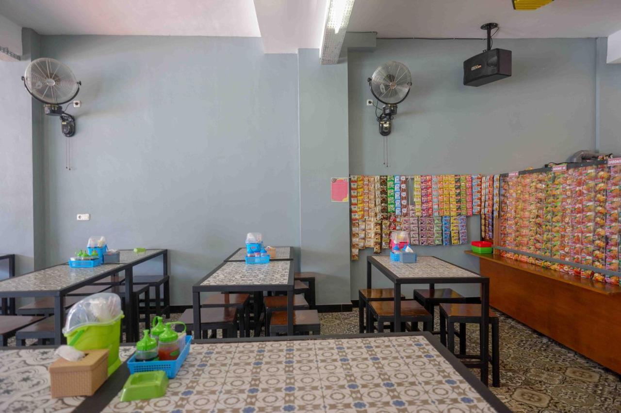 RedDoorz Plus near Patung Kuda Undip Jatingaleh Bagian luar foto