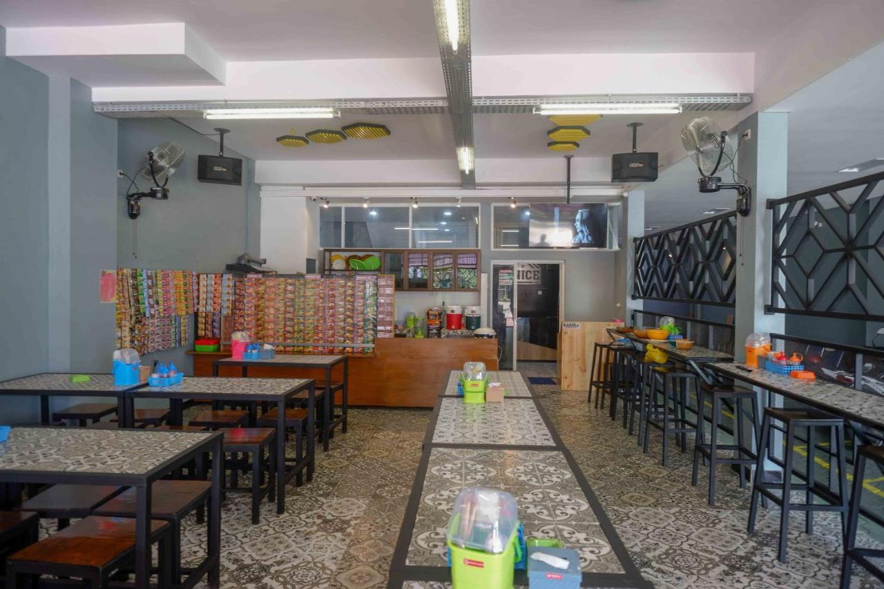 RedDoorz Plus near Patung Kuda Undip Jatingaleh Bagian luar foto
